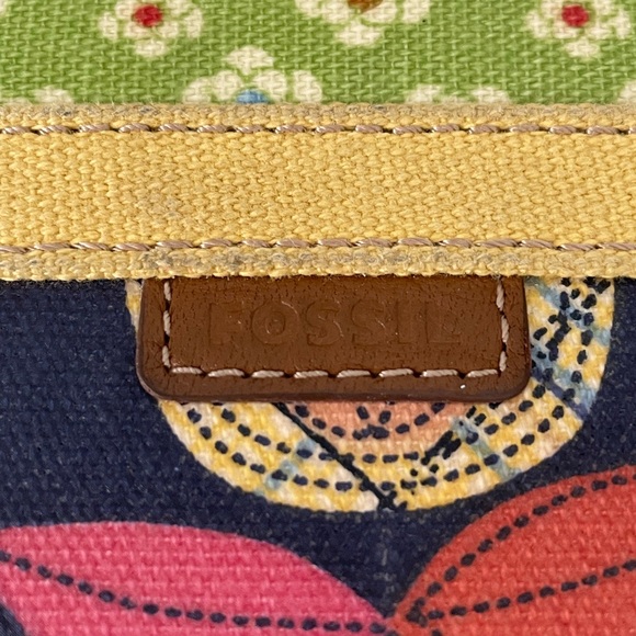 Fossil Vintage Floral Zip Around Wallet - Picture 8 of 13